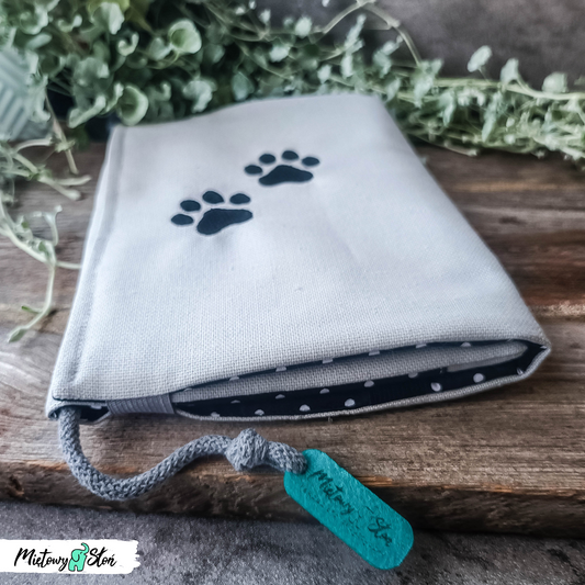 Otulacz / etui na książkę ~ haftowany ~ łapki