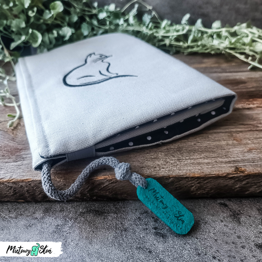 Otulacz / etui na książkę ~ haftowany ~ kot