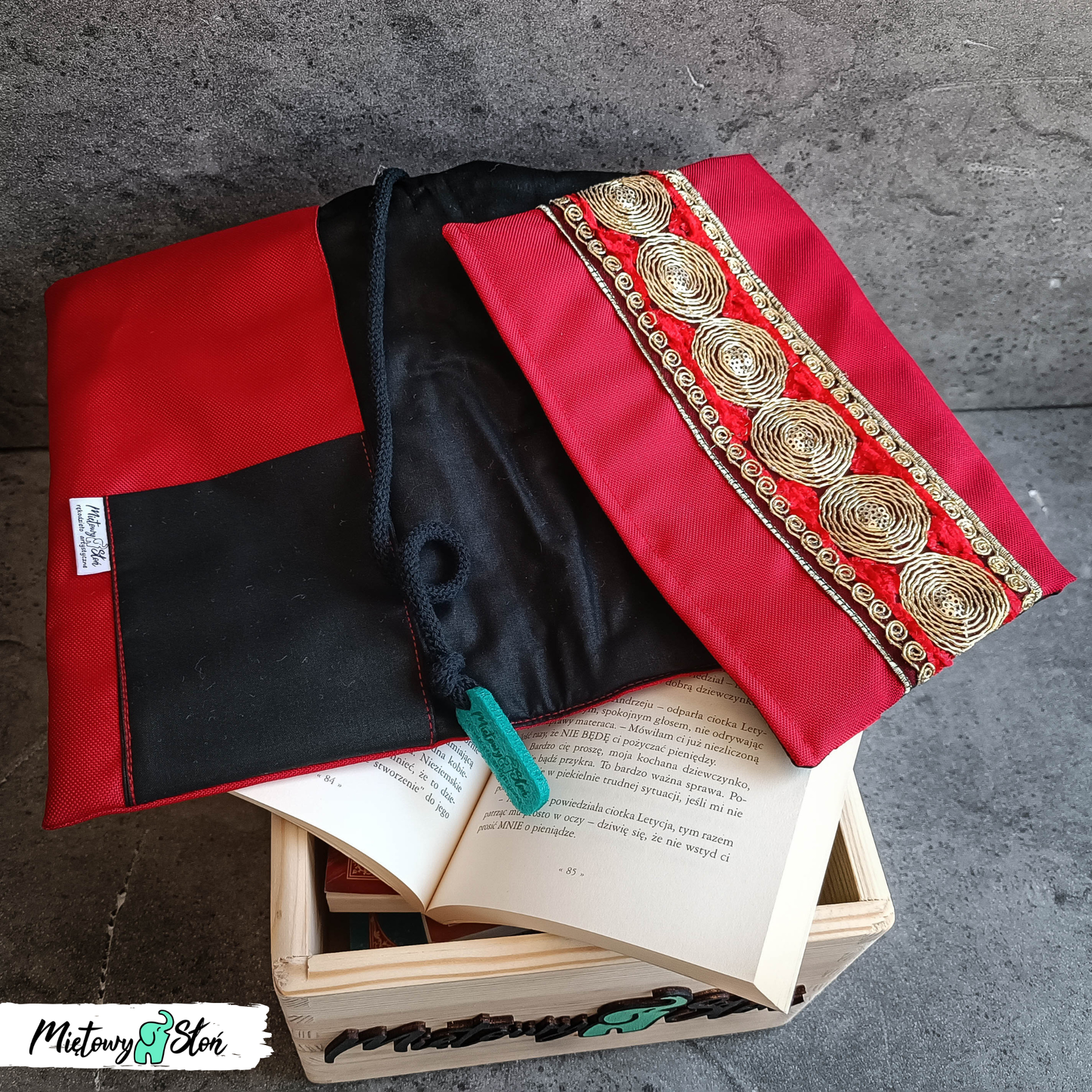 Otulacz / etui na książkę ~ Zari czerwone